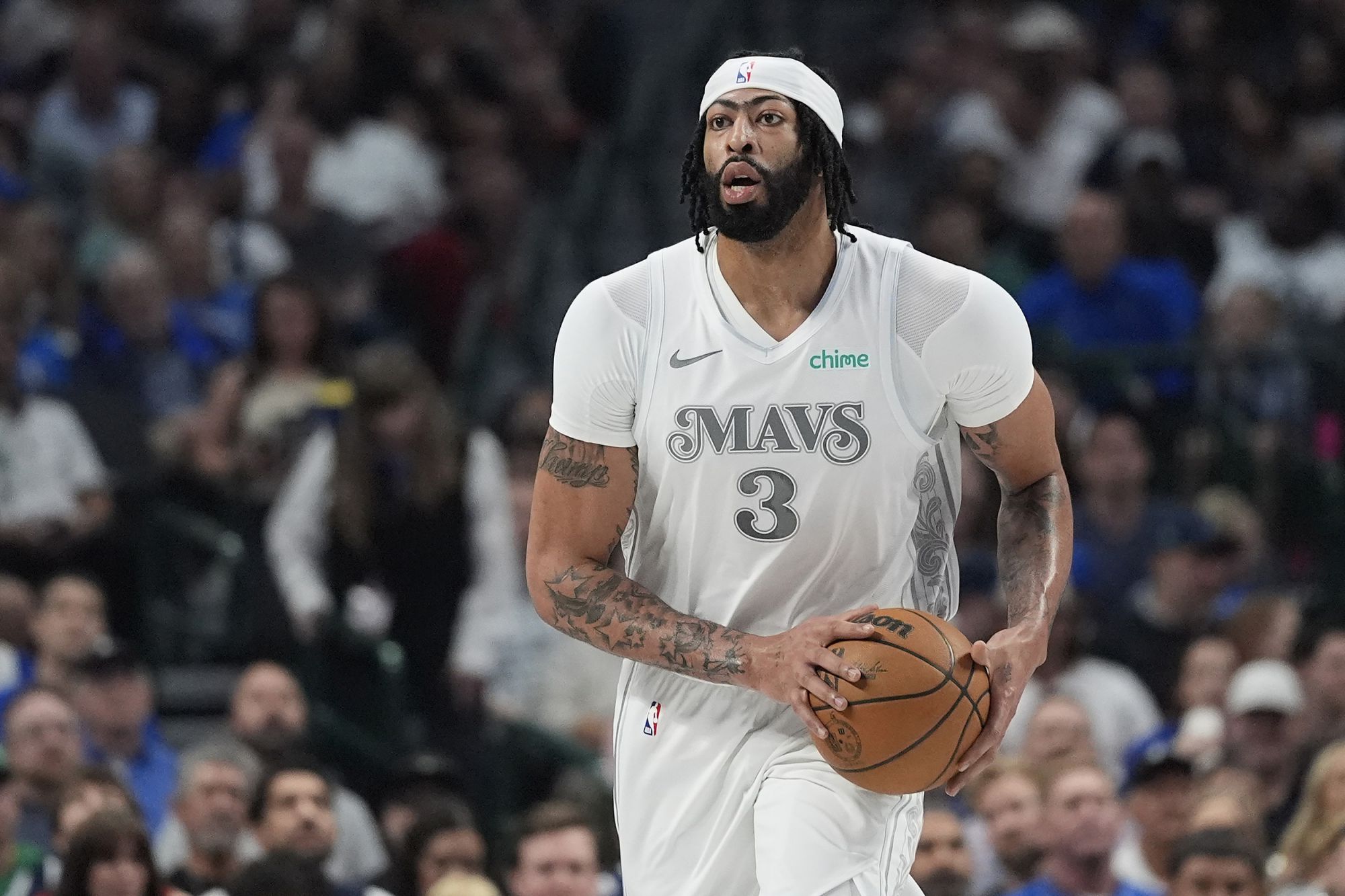 ميجي: عدد المباريات التي لعبها أصحاب الحواجب الكثيفة في فريق مافريكس لا يصل إلى أكثر من 30 مباراة لعبها دونسيتش في ليكرز الموسم الماضي.